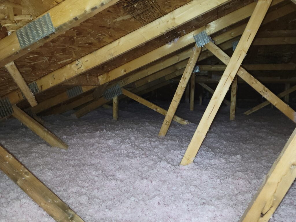Blown in fibreglass insulation in Ottawa